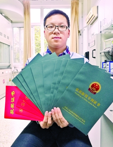 黃明柱.png 黃明柱.png